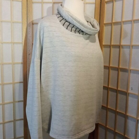 te verde S Cropped Cowl Neck Sweatshirt - Picture 12 of 16